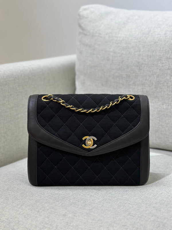 Chanel Black Classic Double Flap Caviar Medium Gold Hardware – como-vintage