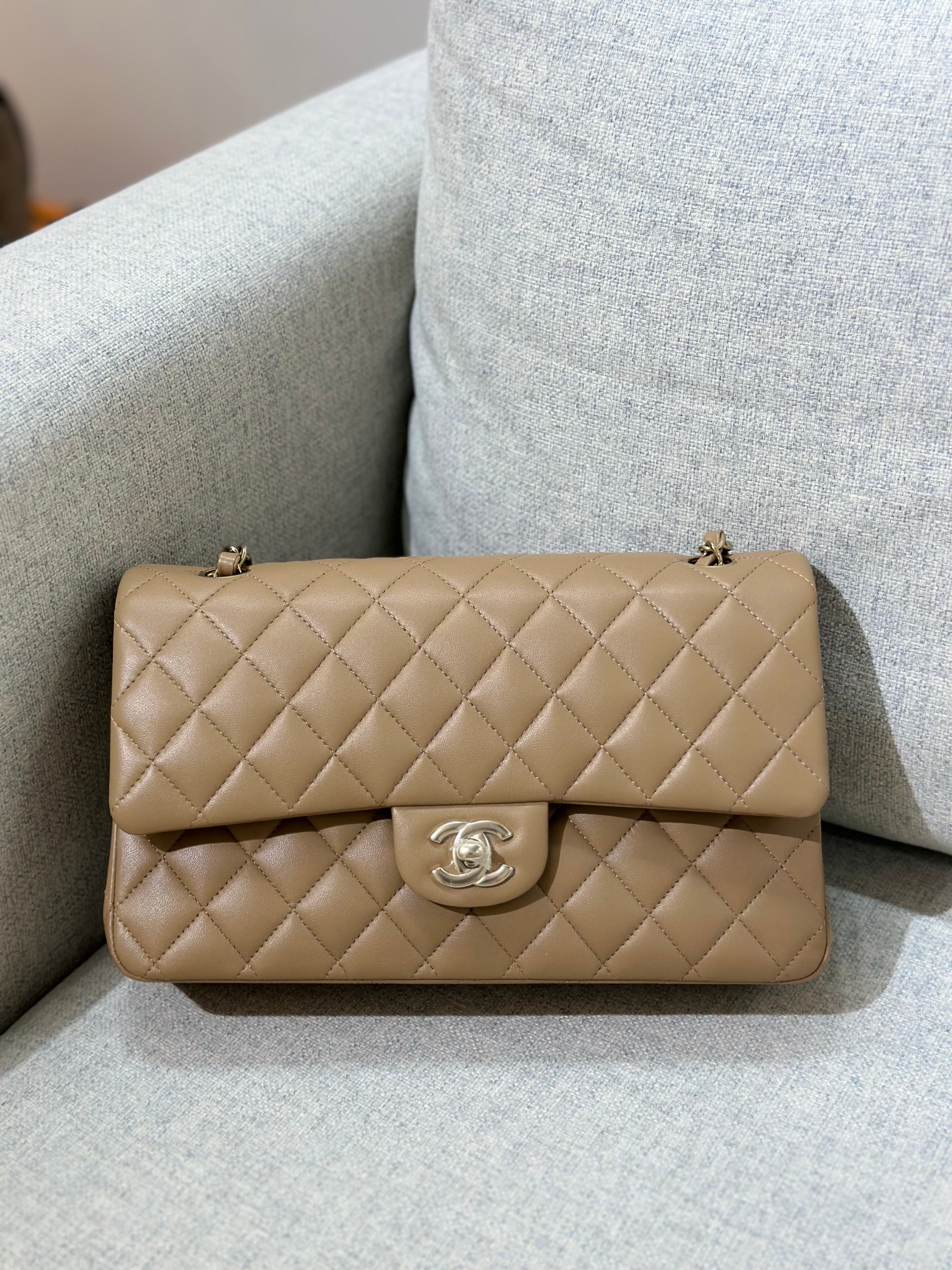 Chanel Vintage Classic 12 Jumbo Single Flap Beige Quilted Caviar with 24k  gold plated hardware